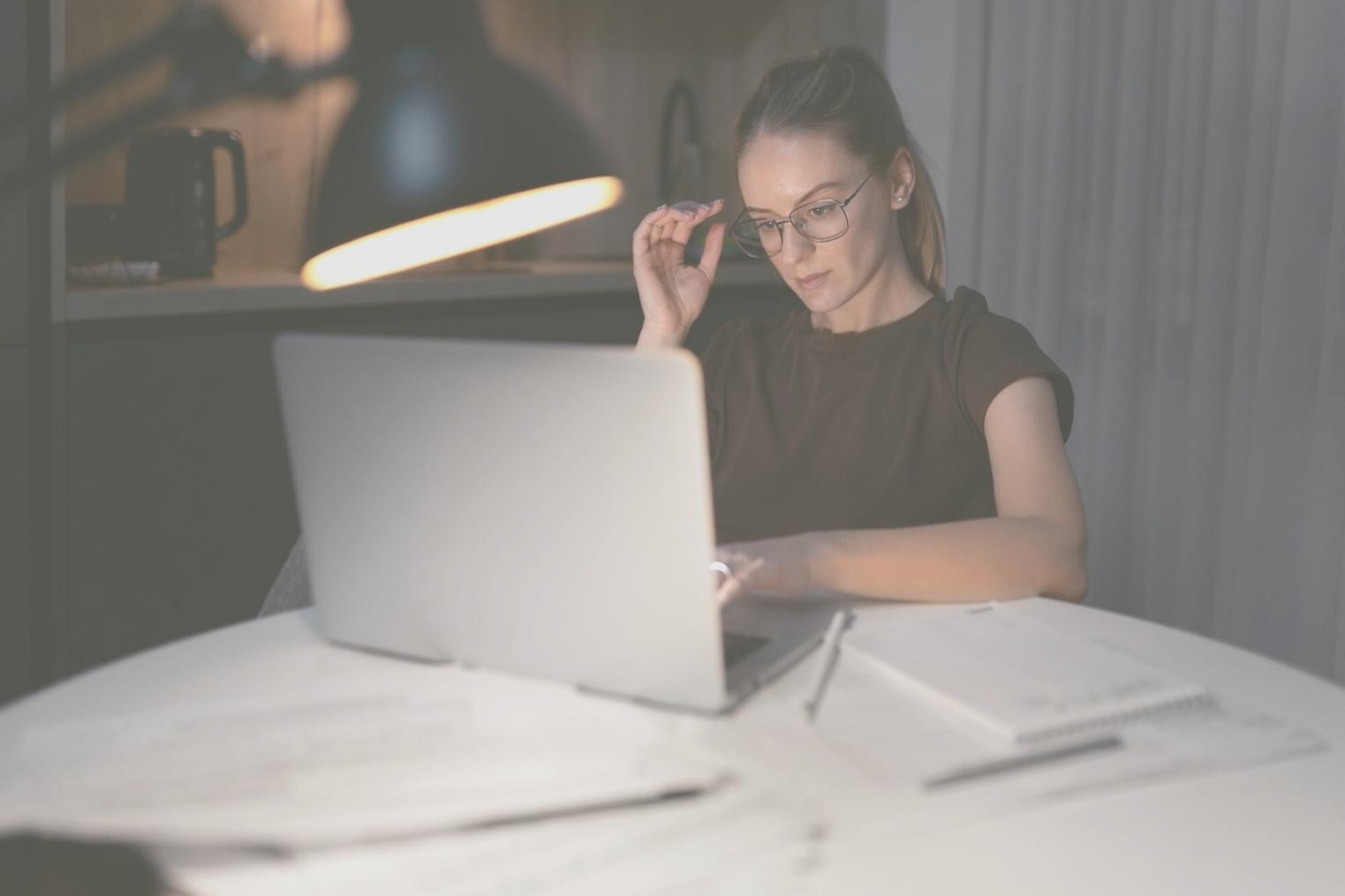 Equipo de cisenlaent trabajando en análisis de datos en 2021